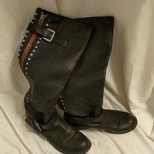 Awesome pair of moto boots!! Size 10